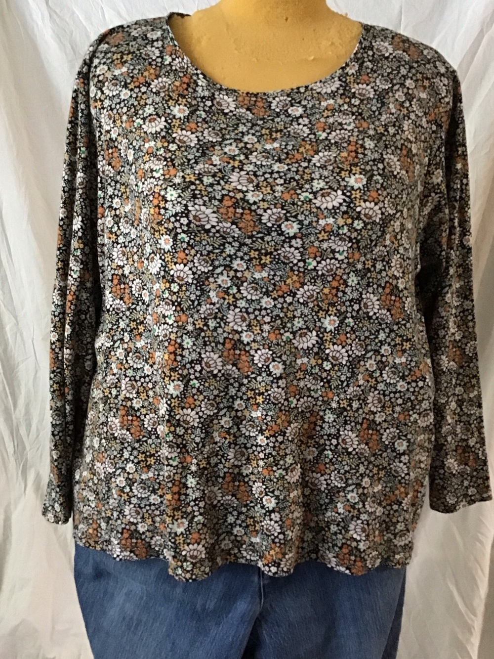 Women’s Black Floral Long-Sleeve Scoop Neck Top
